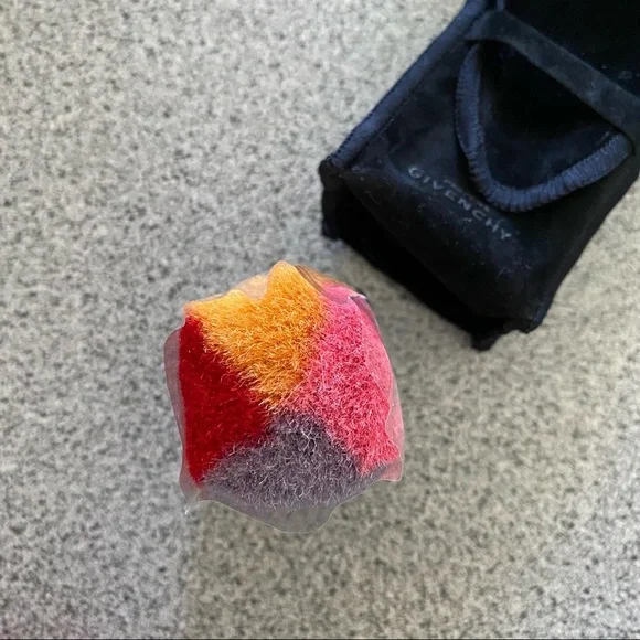 New GIVENCHY Rainbow Kabuki Brush 🌈 - Picture 5 of 10